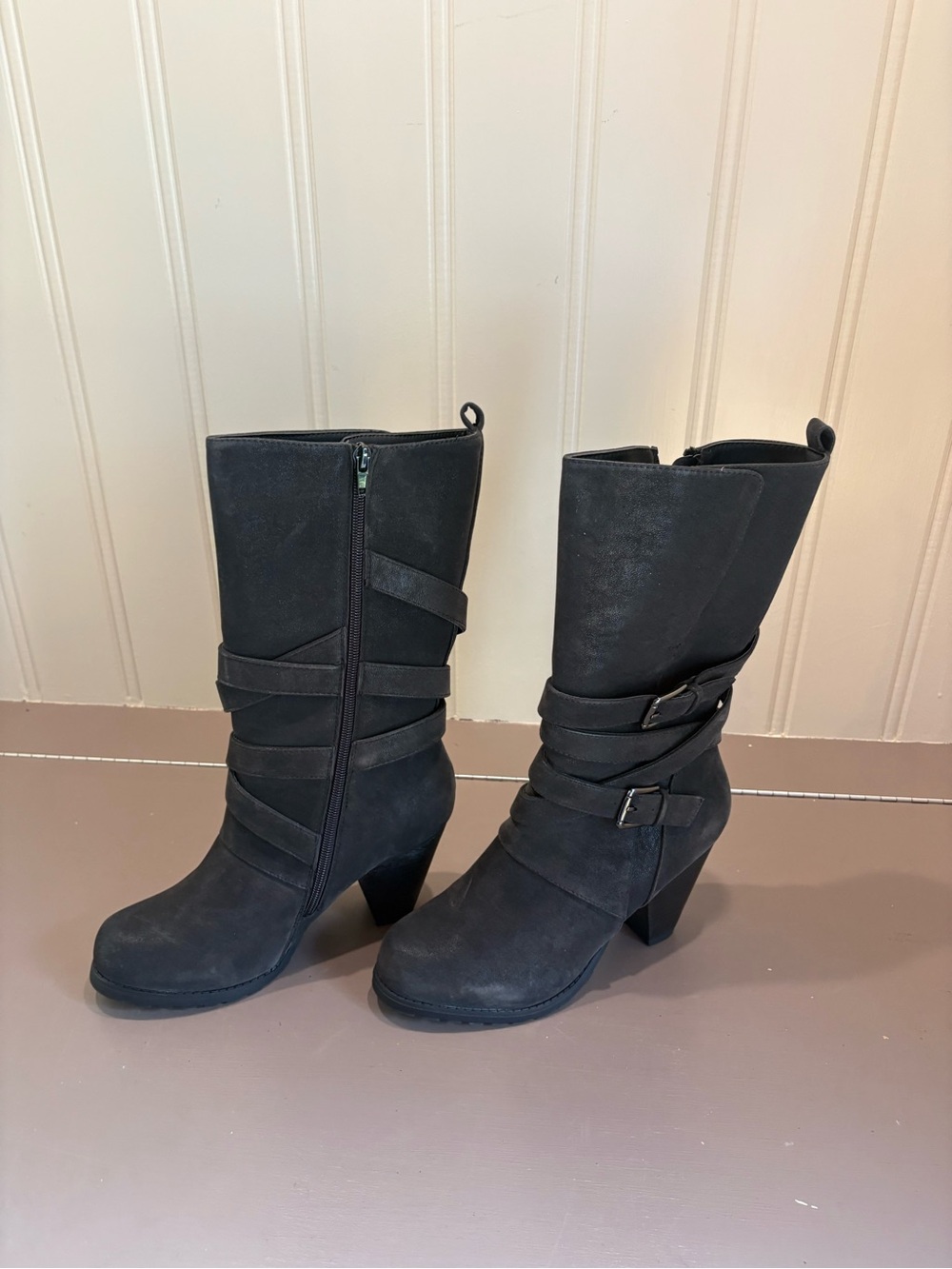 levity Black Mid-Calf Buckled Wrap Strap Heeled Boots
